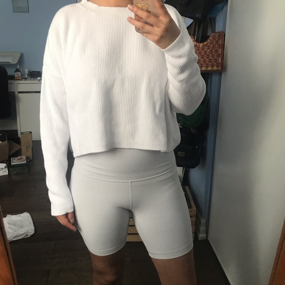 TNA Light Grey 7” Biker Shorts Size Small - Picture 2 of 7